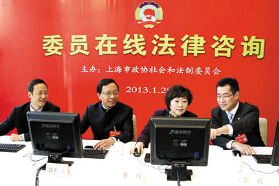 由左至右：游闽键、吕红兵、黄绮、张毅委员