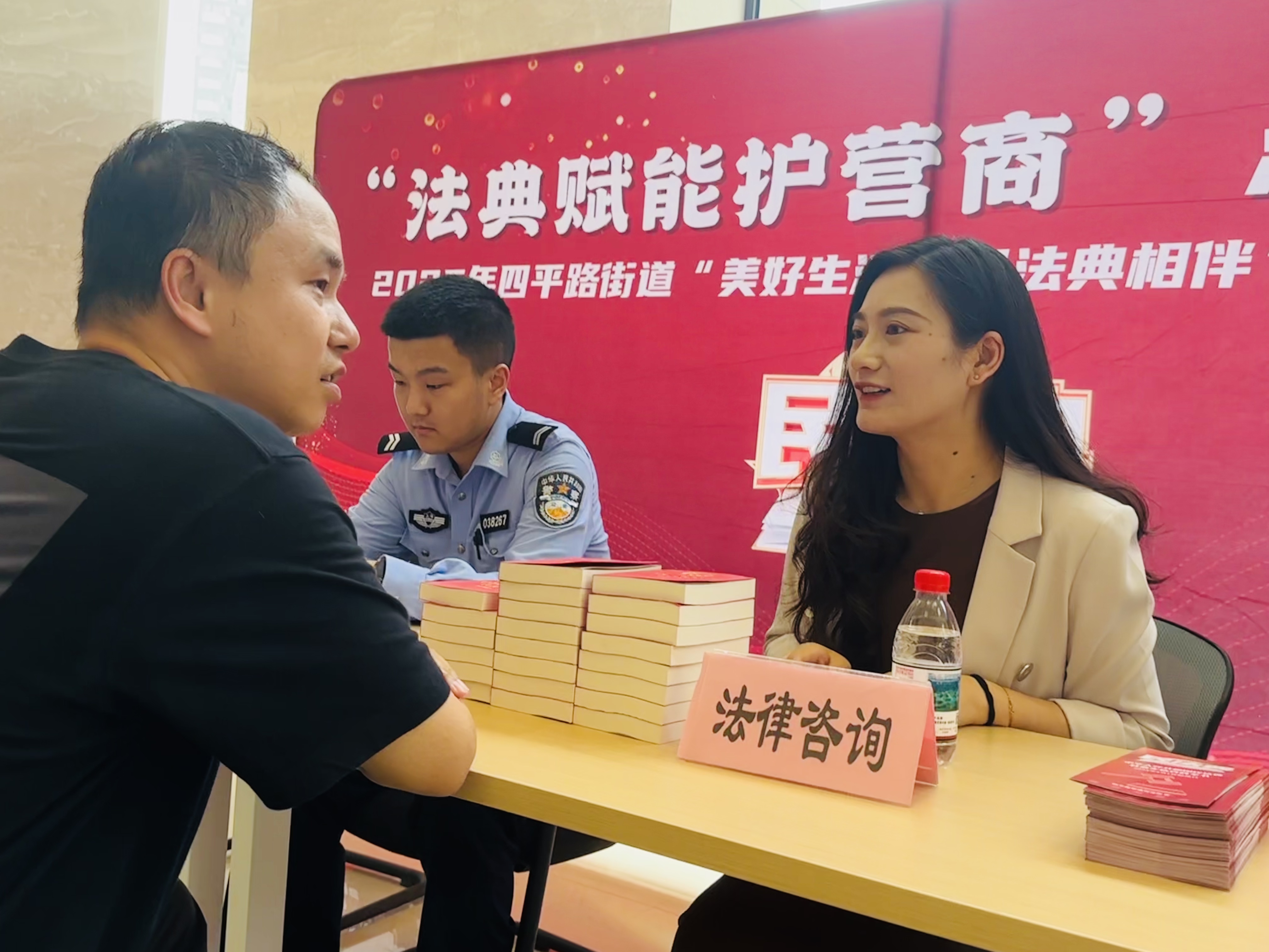 杨浦通茂：端木英子参加街道宣传月活动.jpg